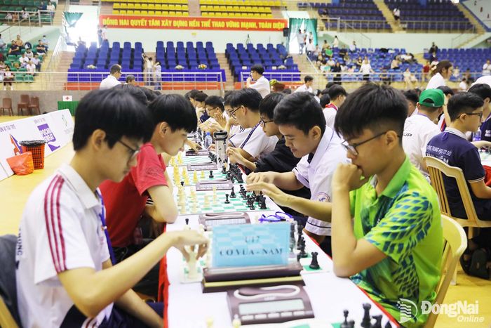 Các vận động viên thi đấu môn cờ vua. Ảnh: Huy Anh