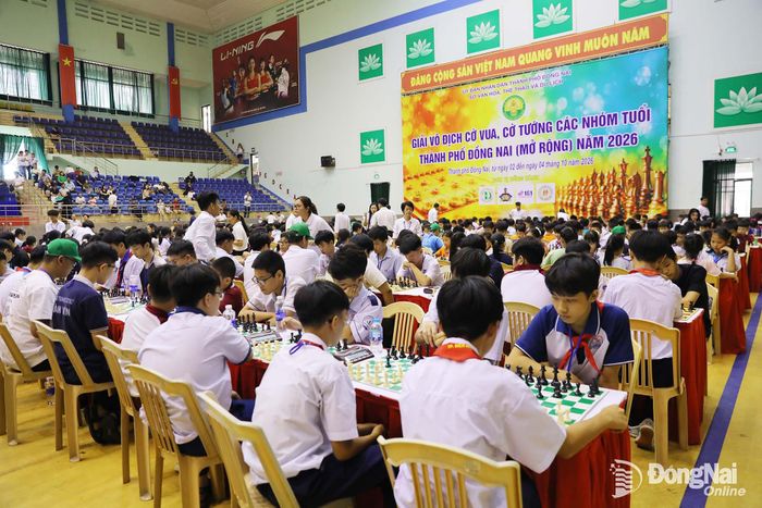 Gần 500 vận động viên thi đấu Giải vô địch cờ vua, cờ tướng các nhóm tuổi thành phố Đồng Nai. Ảnh: Huy Anh