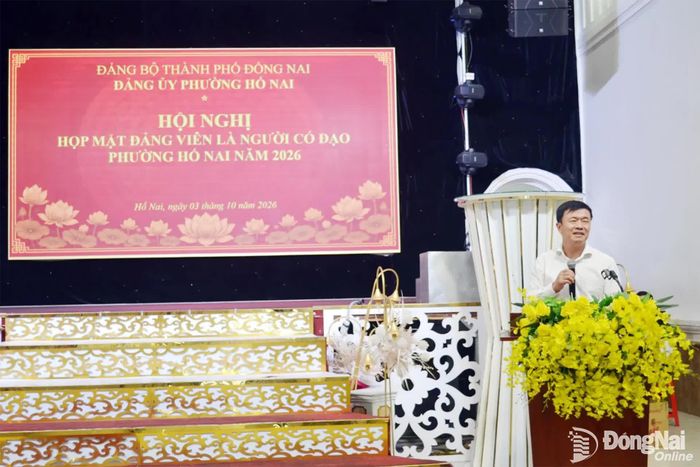 Bí thư Đảng ủy, Chủ tịch HĐND phường Hố Nai Nguyễn Quốc Vũ phát biểu tiếp thu ý kiến và kết luận buổi họp mặt. Ảnh: Phương Hằng