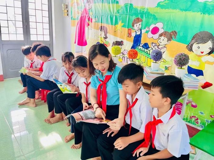 Nhiều hoạt động ý nghĩa được cô giáo Trần Thị Thái Hà tổ chức cho học sinh vùng khó. Ảnh: ĐVCC