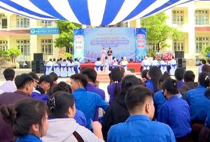  Quang cảnh ngày hội. Ảnh: Bình Dương 