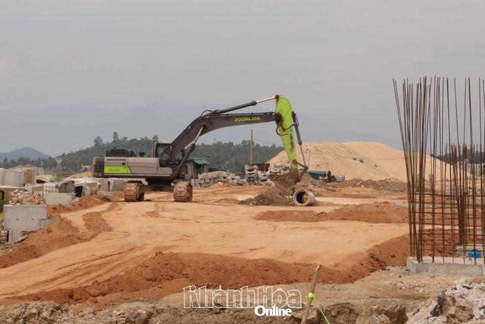 Thi công đường ven biển Vạn Ninh đi Ninh Hòa.