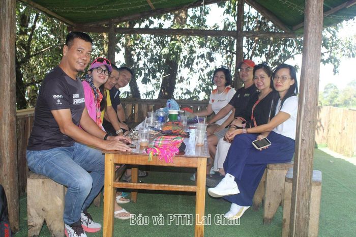 ... trải nghiệm dịch vụ tại tiệm cà phê Mèn Mén.