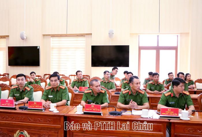 Các đại biểu dự lễ biểu dương.