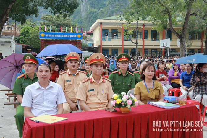 Các đại biểu tham dự tại buổi lễ