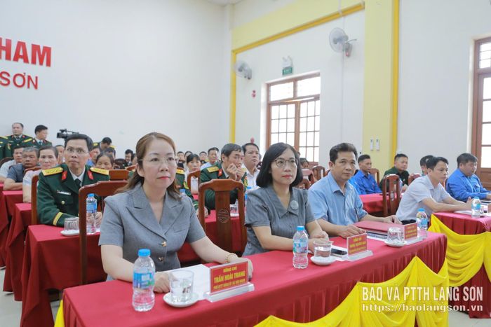 Các đại biểu dự buổi lễ