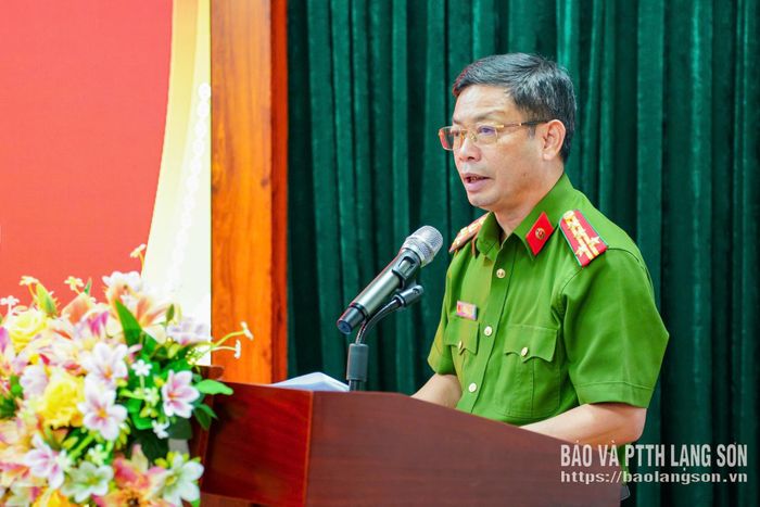Phó Giám đốc Công an tỉnh phát biểu tại lễ tuyên dương