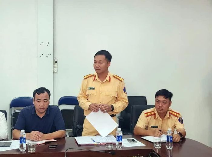 Đại diện Phòng Cảnh sát giao thông (Công an tỉnh) phát biểu ý kiến tại buổi làm việc.