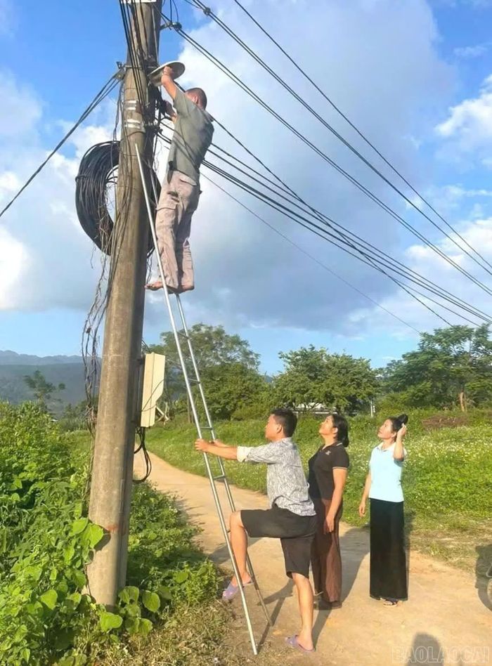 Kiểm tra, sửa chữa hệ thống điện chiếu sáng phục vụ mùa lễ hội.