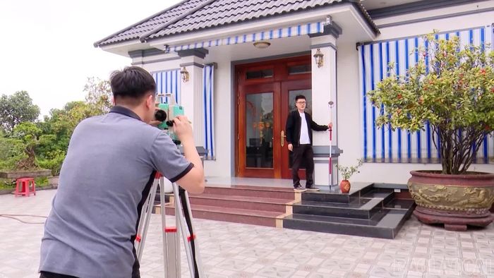 Thiết bị đo đạc hiện đại giúp xác định chính xác từng thửa đất theo hệ tọa độ thống nhất, làm cơ sở lập hồ sơ địa chính.