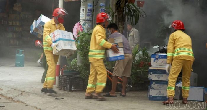 Các lực lượng thực hành tình huống cứu nạn, cứu hộ tại buổi diễn tập.
