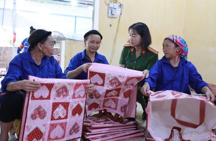 Người học đang điều trị để từ bỏ ma túy nên việc dạy luôn gắn với chăm sóc, lắng nghe và giúp họ giữ vững quyết tâm. Mỗi kiến thức, kỹ năng được trang bị đều hướng đến ổn định cuộc sống sau khi rời cơ sở.