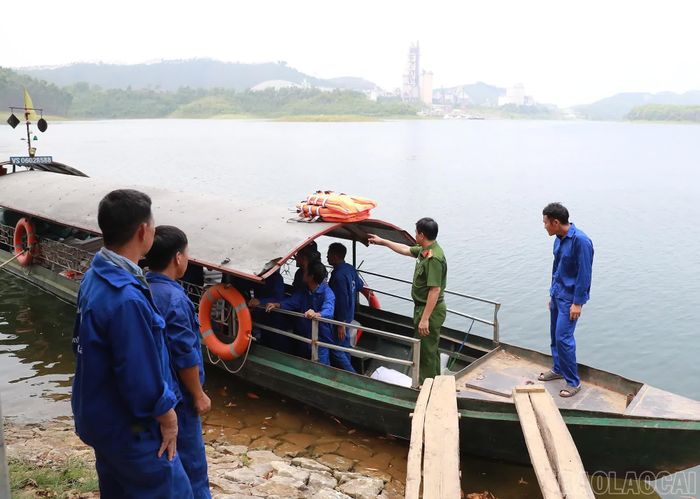 Quy trình cai nghiện gồm tiếp nhận, phân loại; cắt cơn, giải độc; lao động trị liệu, học nghề; giáo dục thay đổi hành vi và phòng, chống tái nghiện. Cùng với điều trị, cơ sở tổ chức các hoạt động học tập, lao động để học viên có đủ điều kiện tái hòa nhập cộng đồng.