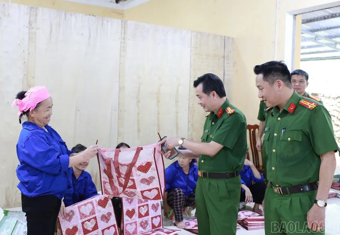 Quản lý, chăm sóc, dạy chữ, dạy nghề và động viên học viên là một phần công việc của những người thầy đặc biệt tại Cơ sở cai nghiện ma túy số 2 tỉnh Lào Cai.