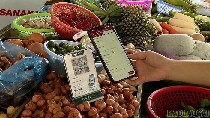 Thanh toán trực tuyến đã trở thành thói quen của nhiều người dân Lào Cai.
