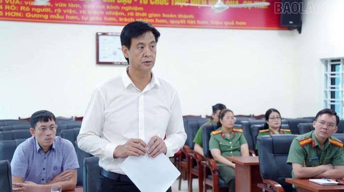 Đồng chí Phan Trung Bá - Phó Chủ tịch UBND tỉnh Lào Cai phát biểu tại hội nghị.