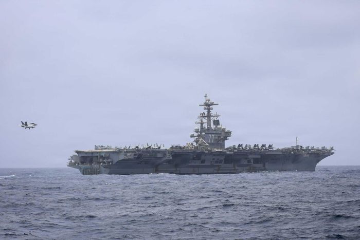 Tiêm kích F/A-18F trên tàu sân bay USS George H.W. Bush ở khu vực Trung Đông. Ảnh: Hải quân Mỹ
