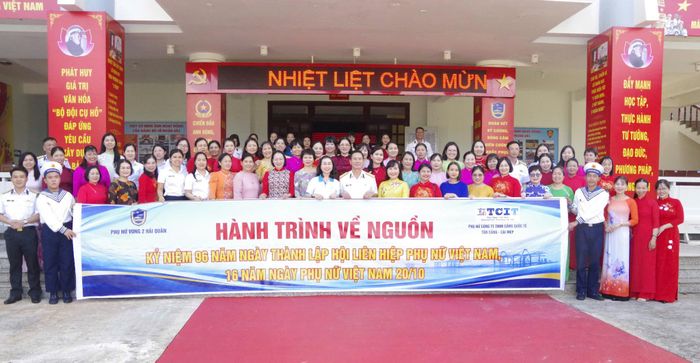Bộ Tư lệnh Vùng 2 Hải quân tổ chức chương trình hành trình về nguồn tại phường Tiến Thành (Lâm Đồng)