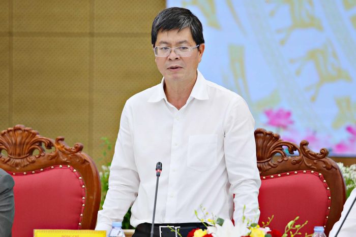 Phó Chủ tịch Thường trực UBND tỉnh Nguyễn Hồng Hải yêu cầu các địa phương, đơn vị phối hợp đẩy nhanh giải phóng mặt bằng