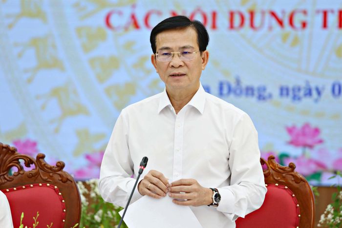 Chủ tịch UBND tỉnh Hồ Văn Mười phát biểu kết luận hội nghị; yêu cầu các đơn vị, địa phương quyết tâm thực hiện các mục tiêu quý IV năm 2026