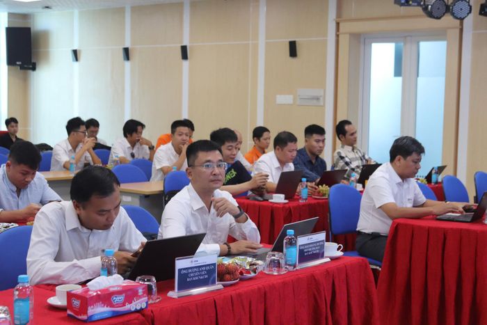 Đại diện ban chuyên môn EVN cùng các đơn vị tham gia chương trình diễn tập