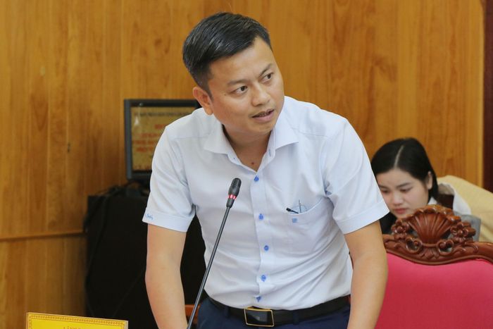 Giám đốc Ban QLDA đầu tư xây dựng khu vực Đắk R'lấp Nguyễn Vĩnh Bình giải trình nguyên nhân chậm tiến độ các dự án