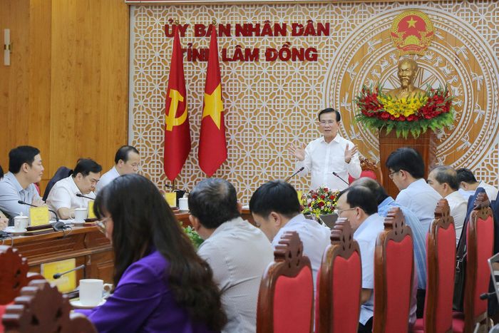 Ủy viên Ban Chấp hành Trung ương Đảng, Phó Bí thư Tỉnh ủy, Chủ tịch UBND tỉnh Hồ Văn Mười khẳng định, Lâm Đồng không cho phép những vấn đề thuộc trách nhiệm xử lý của từng cơ quan, đơn vị làm ảnh hưởng đến tiến độ giải ngân vốn chung