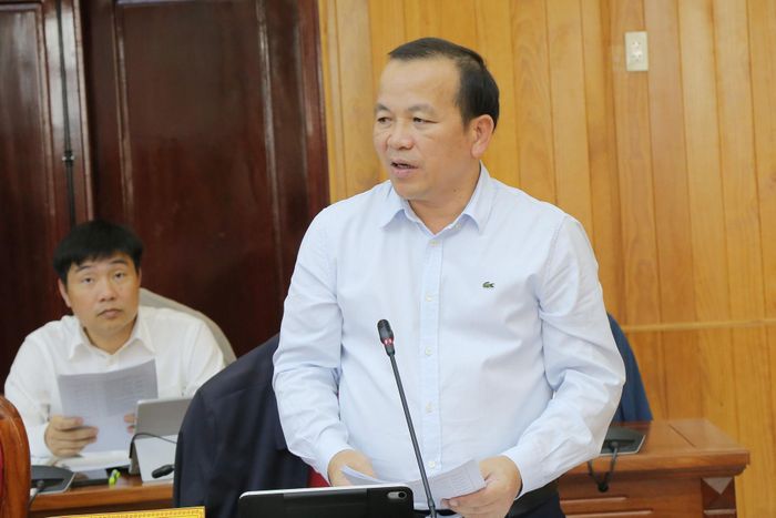 Chánh Văn phòng UBND tỉnh Đỗ Tấn Sương báo cáo kết quả giải ngân vốn đầu tư công toàn tỉnh đến hết tháng 9/2026