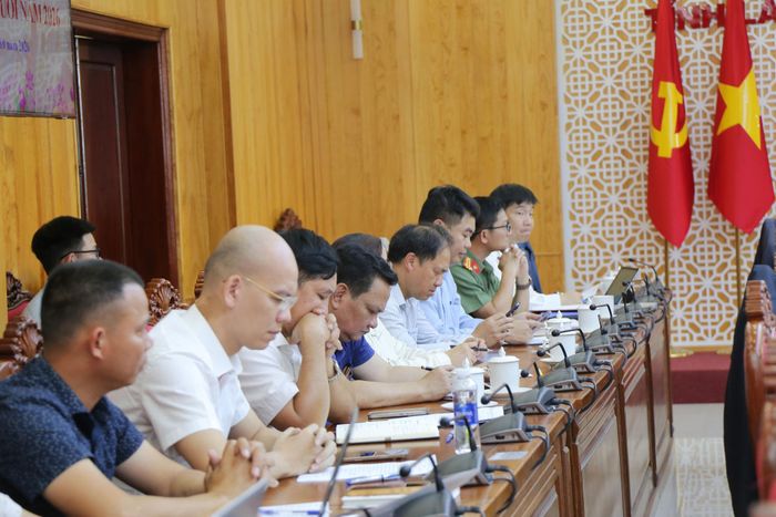 Đơn vị thi công các công trình, dự án trên địa bàn tỉnh tham dự buổi làm việc
