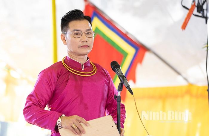 Tiến sĩ Nguyễn Đạt Tân, Giám đốc Trung tâm Nghiên cứu thực hành Văn hóa tín ngưỡng dân gian Việt Nam, Trưởng Ban tổ chức phát biểu tại chương trình. Ảnh: Viết Dư