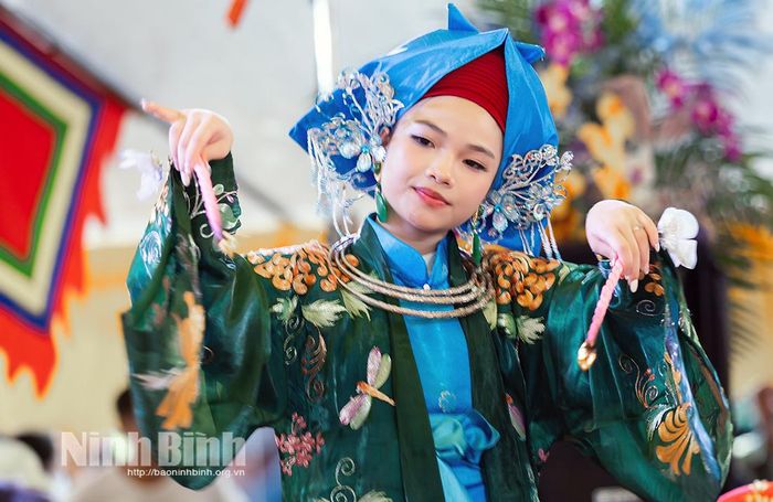 Giá hầu của thanh đồng Hoàng Ngọc Anh Thơ (14 tuổi), thành phố Hải Phòng. Ảnh: Viết Dư