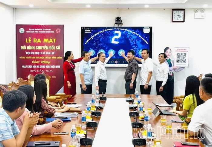 Xã Tân Lạc ra mắt mô hình chuyển đổi số “Tiện ích trợ lý số Tân Lạc”, góp phần hỗ trợ người dân tiếp cận thông tin và sử dụng các dịch vụ số thuận tiện, hiệu quả.
