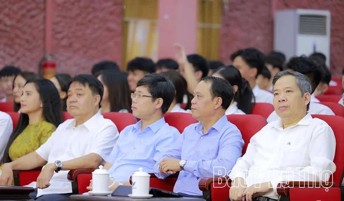 Các vị đại biểu và đơn vị tài trợ tham dự buổi ghi hình.