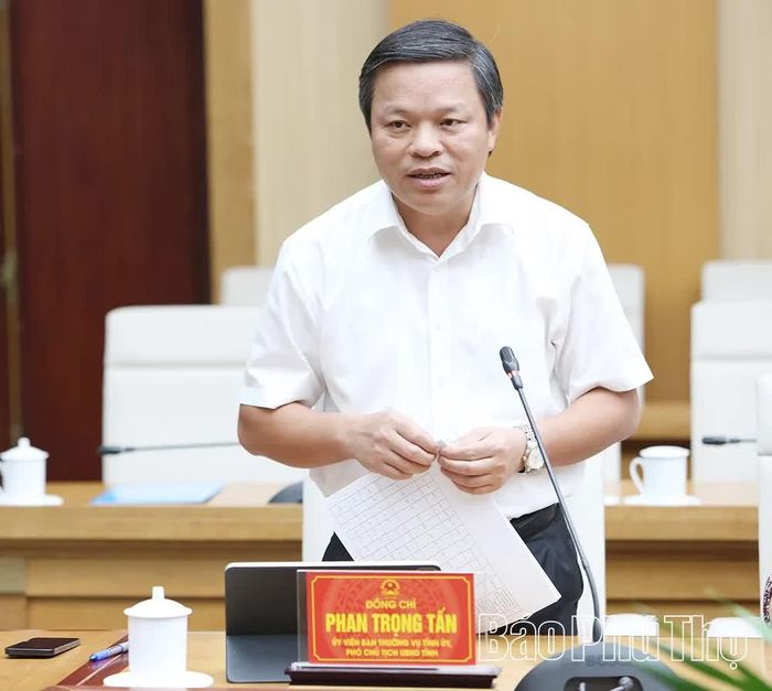 Đồng chí Phó Chủ tịch UBND tỉnh Phan Trọng Tấn cho ý kiến vào một số nội dung quan trọng.