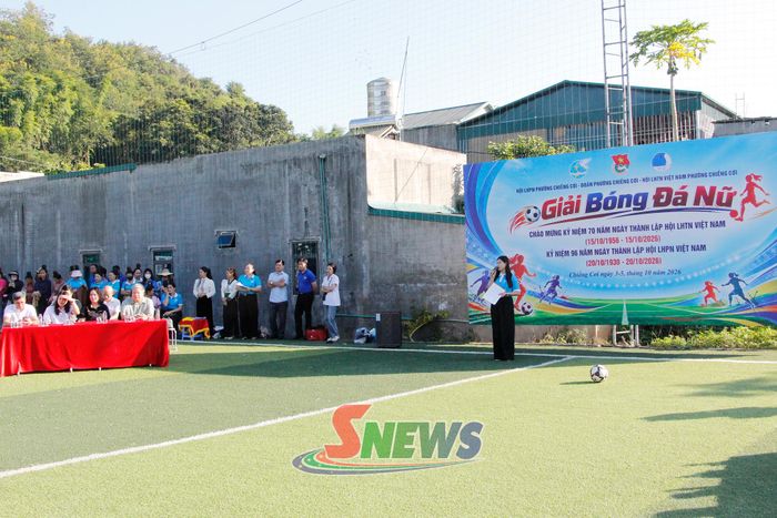 Phường Chiềng Cơi khai mạc Giải bóng đá nữ chào mừng các ngày lễ lớn.