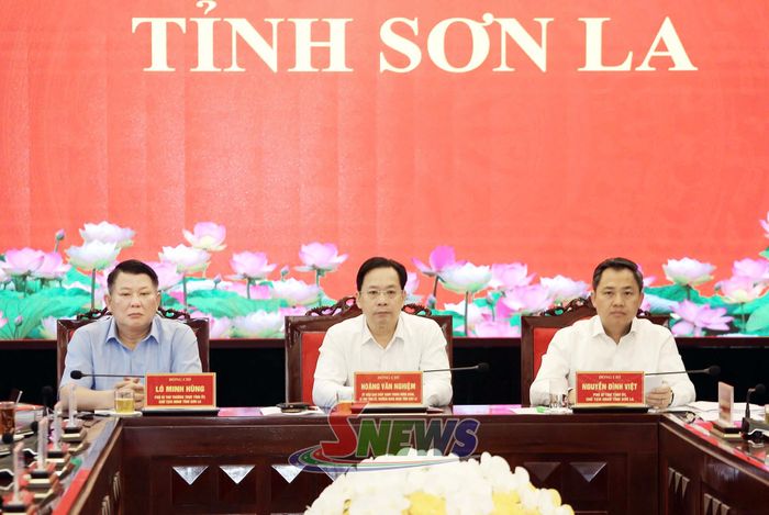 Các đồng chí Thường trực Tỉnh ủy dự phiên họp tại điểm cầu tỉnh Sơn La.