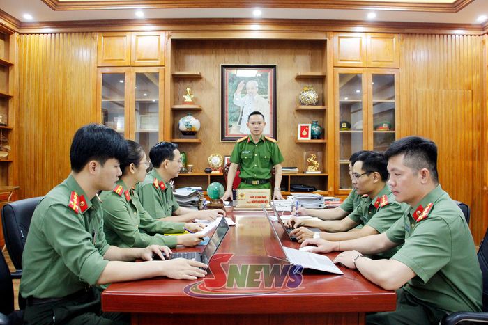 Đồng chí Phó Giám đốc Công an tỉnh chủ trì cuộc họp triển khai thực hiện kế hoạch hành động 100 ngày xử lý điểm nghẽn về chuyển đổi số của tỉnh. Ảnh PV