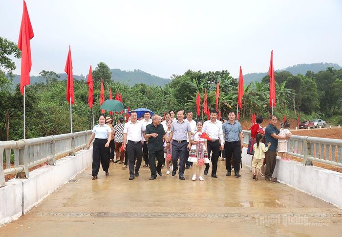 Cầu Đoàn Kết 1 và Đoàn Kết 2 khánh thành và đưa vào sử dụng sẽ tạo điều kiện thuận lợi cho Nhân dân đi lại, giao thương hàng hóa.