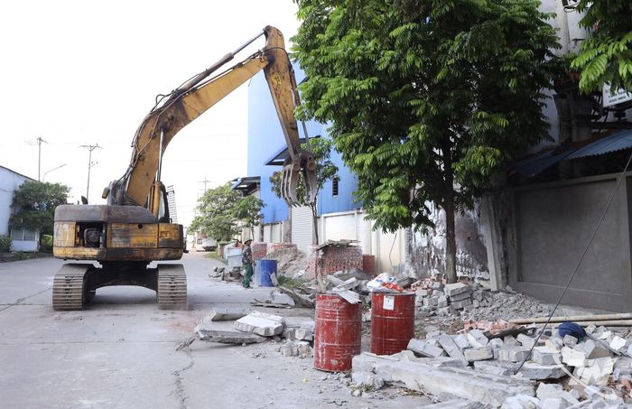Các doanh nghiệp tại Cụm công nghiệp số 3 cảng Đa Phúc khẩn trương tháo dỡ phần công trình vi phạm theo Kết luận của Thanh tra tỉnh.