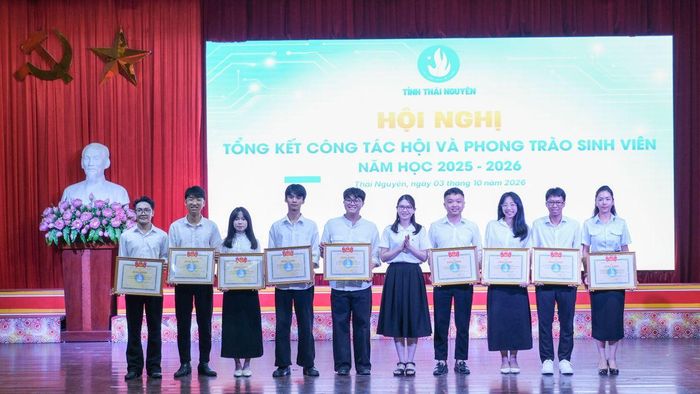 Các tập thể vinh dự được nhận Bằng khen của Trung ương Hội Sinh viên Việt Nam.