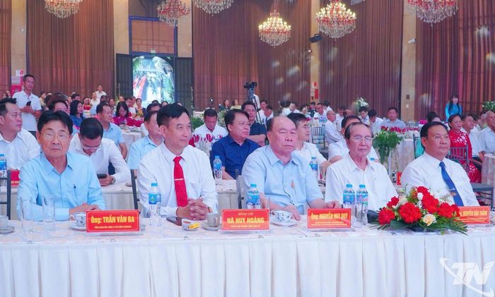 Các đại biểu tham dự chương trình kỷ niệm.