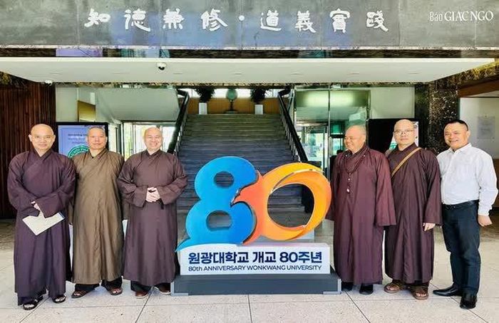 Tại Đại học Phật giáo Wonkwang