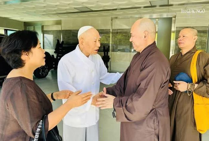 Thăm Hòa thượng Jwasan Sangsa, Tổng Đại sư Phật giáo Won