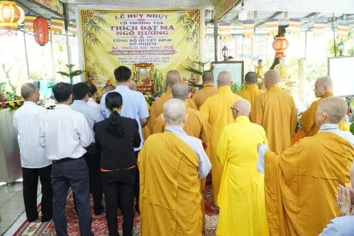 Đại chúng trang nghiêm tưởng niệm lần thứ 5 ngày Thượng tọa Thích Đạt Ma Ngộ Hương, nguyên trụ trì chùa Nam Thiện Phật viên tịch