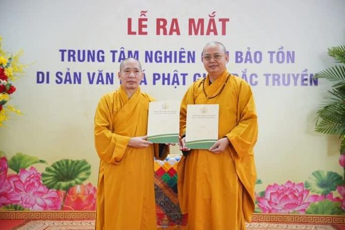 Trung tâm Nghiên cứu và Bảo tồn Di sản Văn hóa Phật giáo Bắc truyền ký kết hợp tác với Công ty Cổ phần Viễn thông Truyền thông và Giáo dục Trúc Lâm