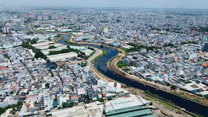 Hệ thống cống, kênh rạch được nâng cấp nhằm tăng khả năng thoát nước cho các lưu vực.