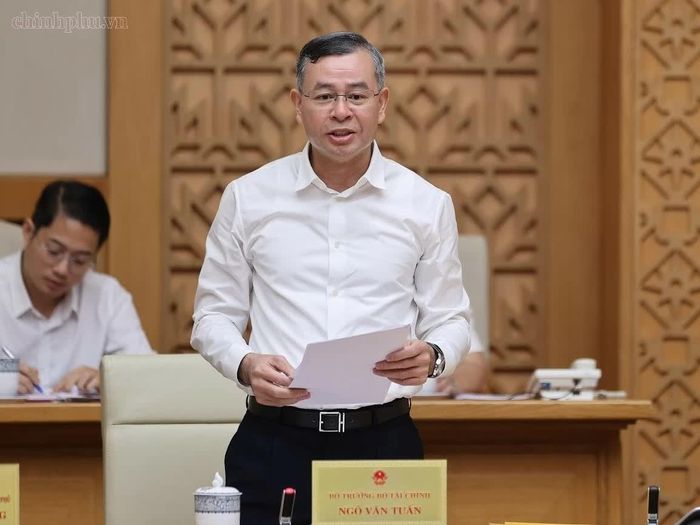 Bộ trưởng Bộ Tài chính Ngô Văn Tuấn báo cáo tại Phiên họp Chính phủ thường kỳ tháng 9. Ảnh: chinhphu.vn