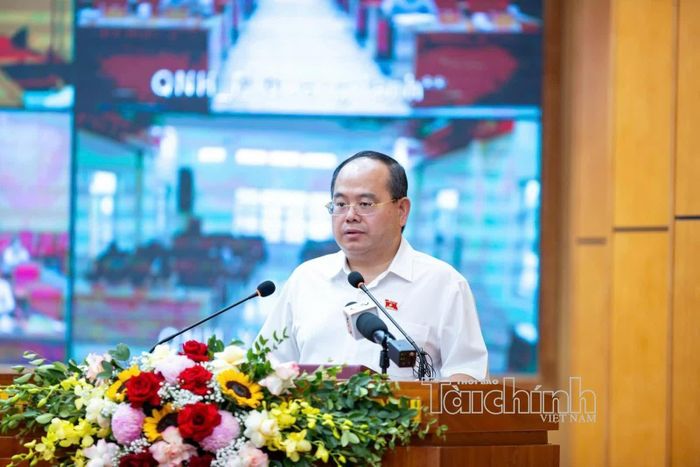 Ông Quản Minh Cường, Bí thư Thành ủy, Trưởng Đoàn đại biểu Quốc hội thành phố Quảng Ninh phát biểu. Ảnh: Đức Thanh
