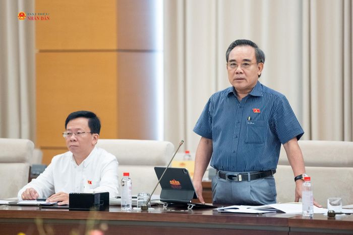 Phó trưởng đoàn chuyên trách Đoàn ĐBQH tỉnh Khánh Hòa Lê Hữu Trí phát biểu
