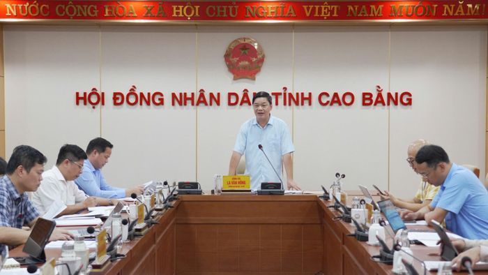 Trưởng Ban Văn hóa - Xã hội HĐND tỉnh Cao Bằng La Văn Hồng phát biểu kết luận phiên họp. Ảnh: Nguyễn Thuý